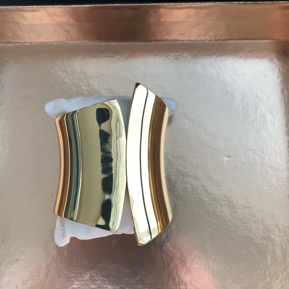 Vintage Jewelry - ⚡️Like New Gorgeous Wide Wrist Cuff. Well Made from Strong Non Rusty Metals⚡️